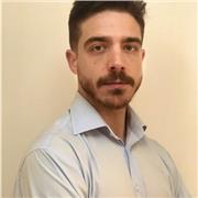 Profesor de inglés imparte clases para alumnos de cualquier edad